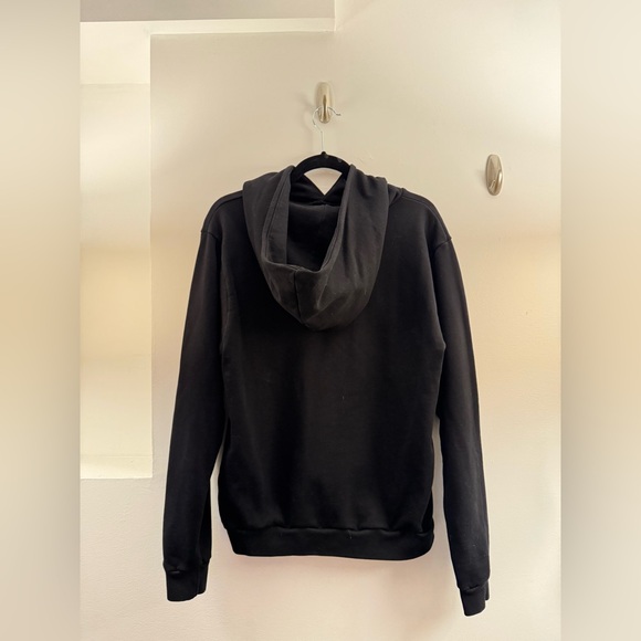 Size small
Black
Sweater with hood - Picture 2 of 5